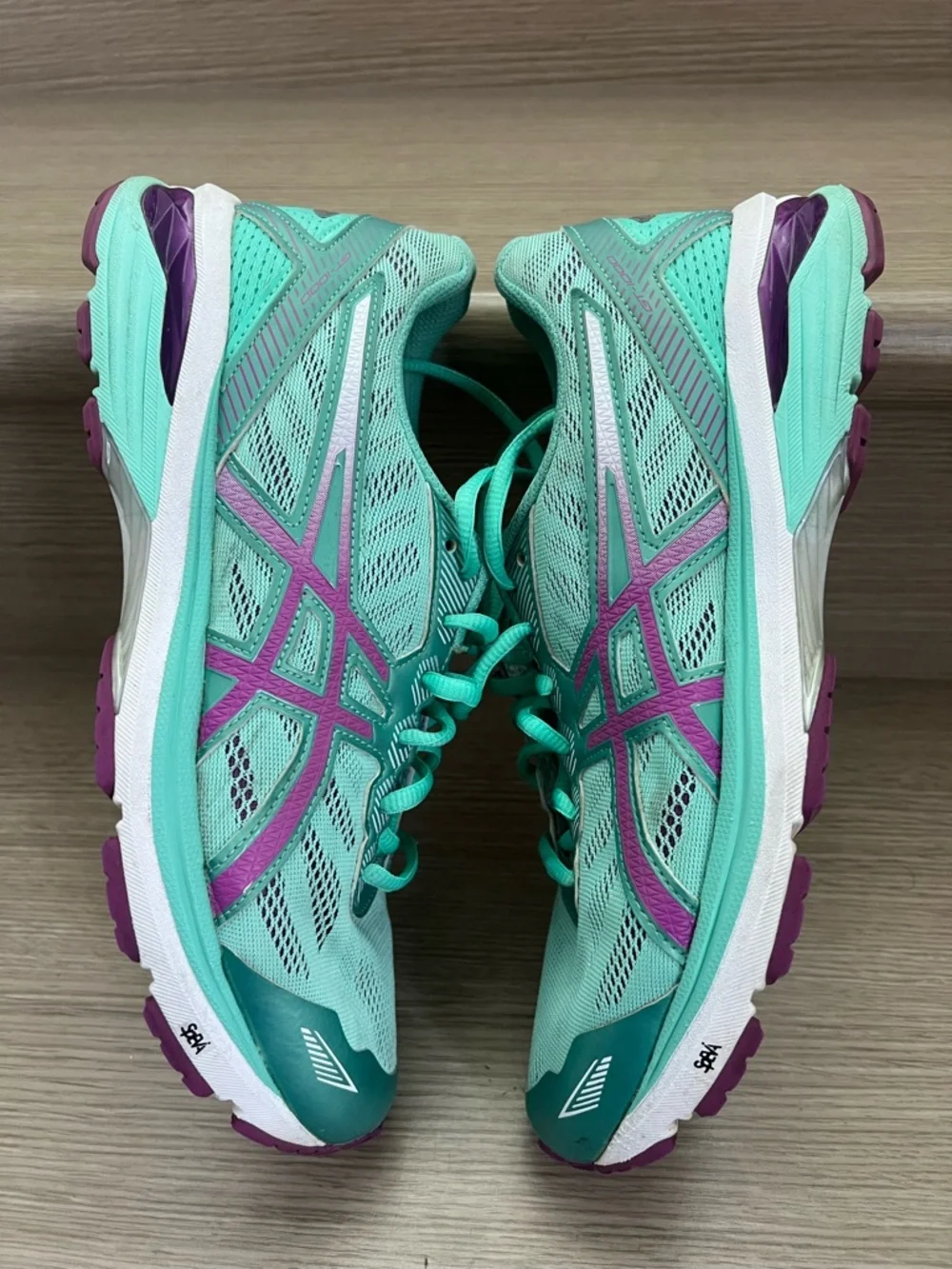Asics Gel GT-1000 Women's Size 10 running shoes